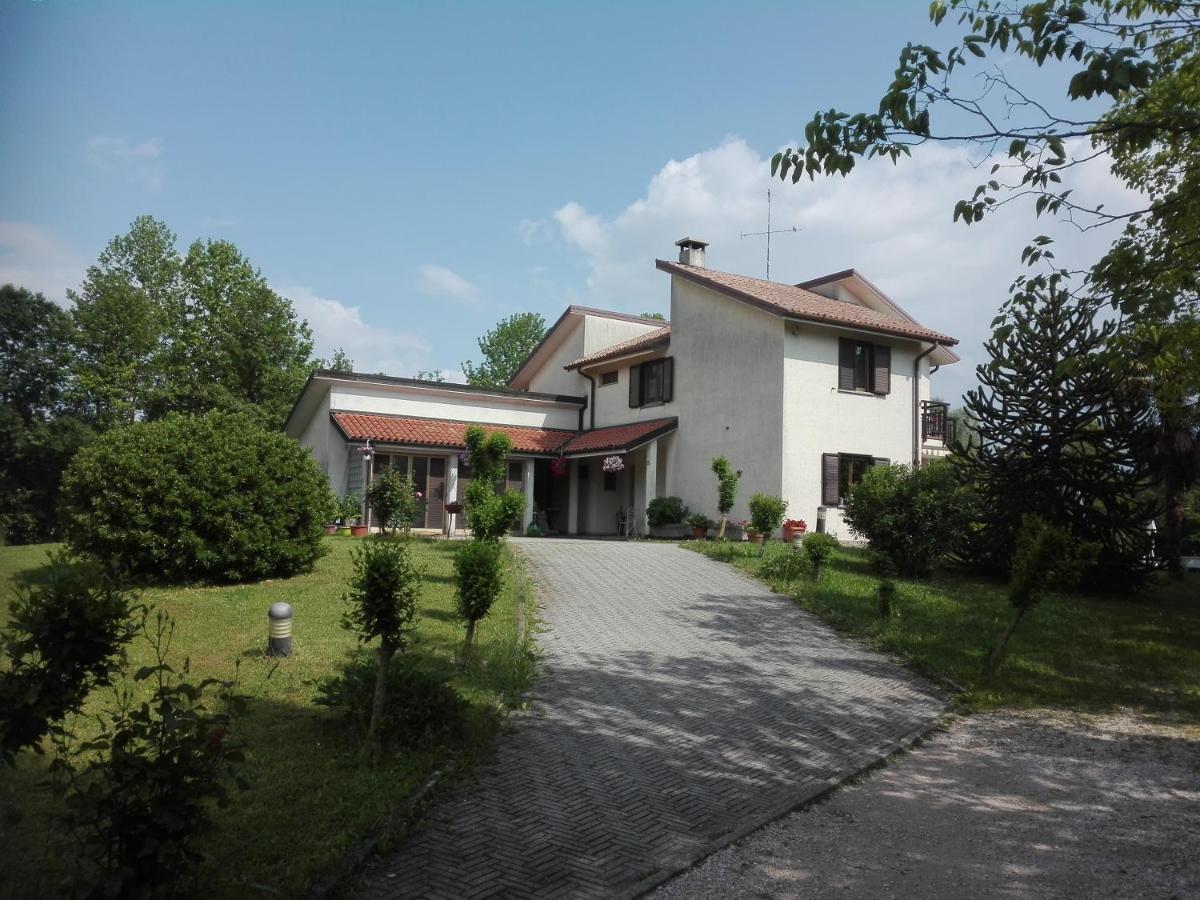 布亚La Vie En Rose住宿加早餐旅馆 外观 照片