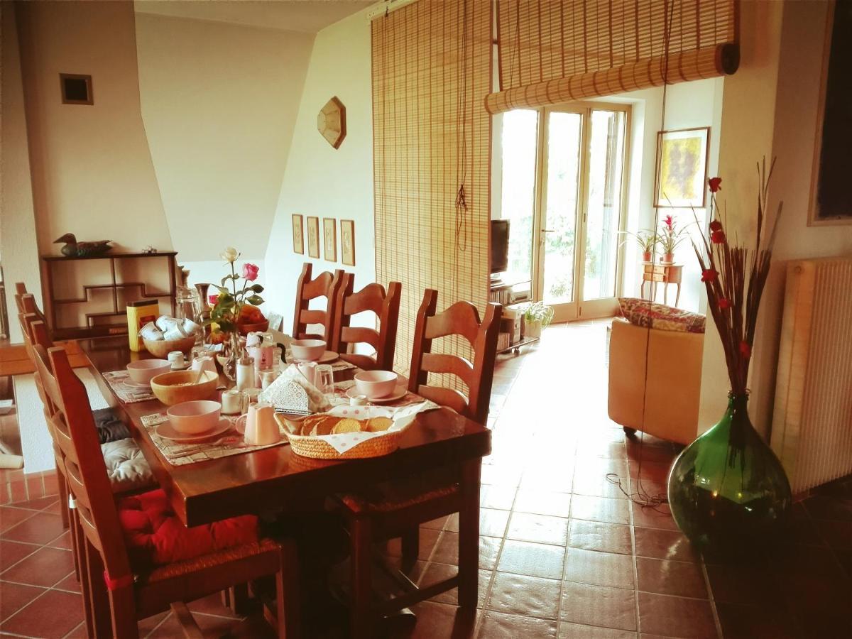 布亚La Vie En Rose住宿加早餐旅馆 外观 照片